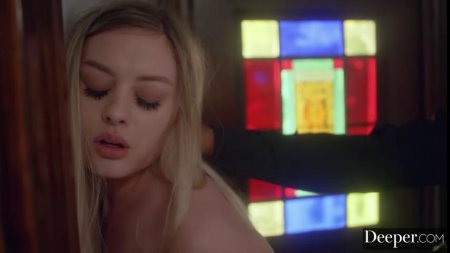 Полицейский вошел в дом к блондинке и натянул ее киску на пенис 